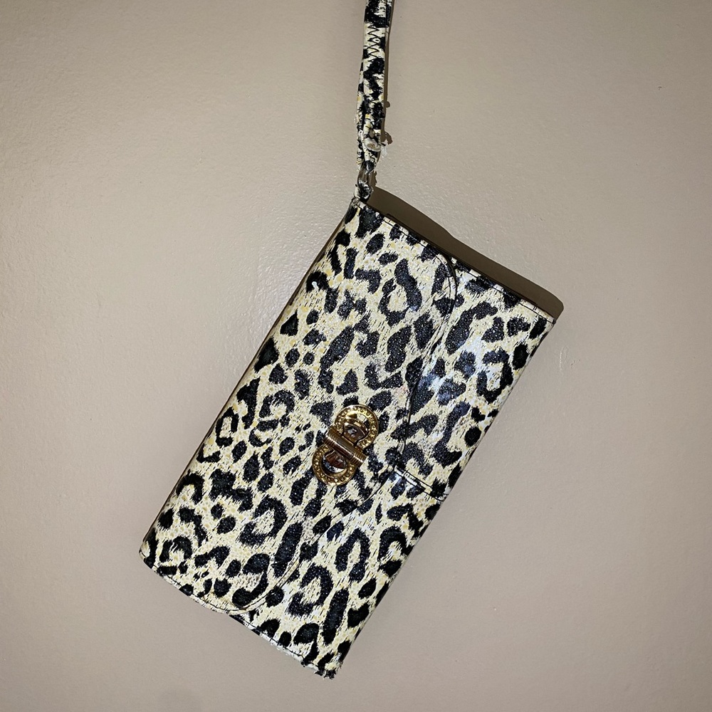 Leopard Clutch